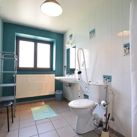 Cozy Holiday In With Private Garden Semesterbostad